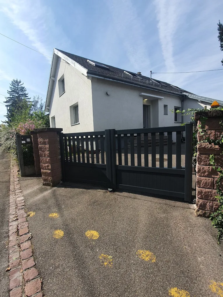 Portail anthracite contemporain